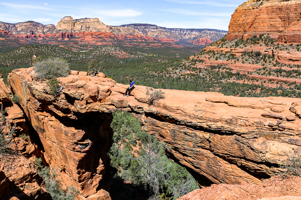 Hiking the Devil’s Bridge Trail in Sedona, Arizona - Roads and Destinations