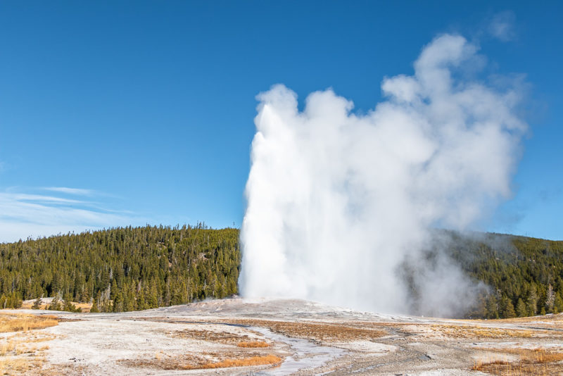Visit Old Faithful in Yellowstone Guide, Tips, and Facts