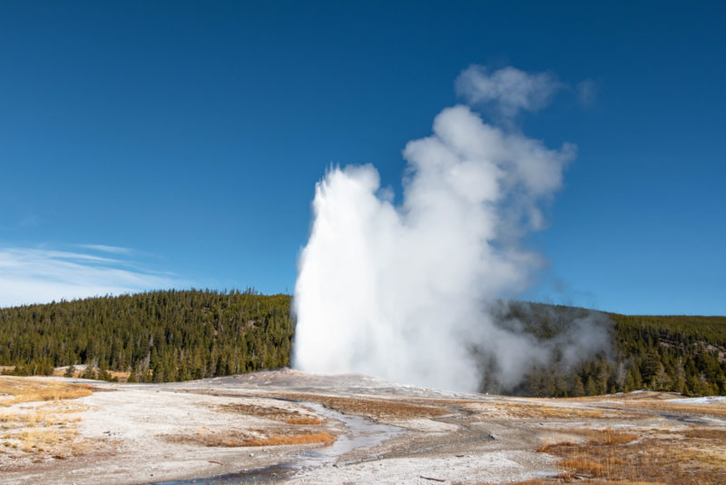 A Complete Guide to Visiting Upper Geyser Basin in Yellowstone - Roads ...