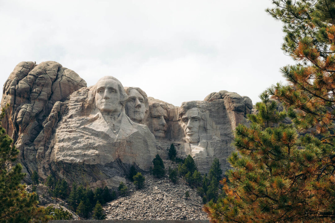 How to Visit Mount Rushmore National Memorial: Presidential Trail ...