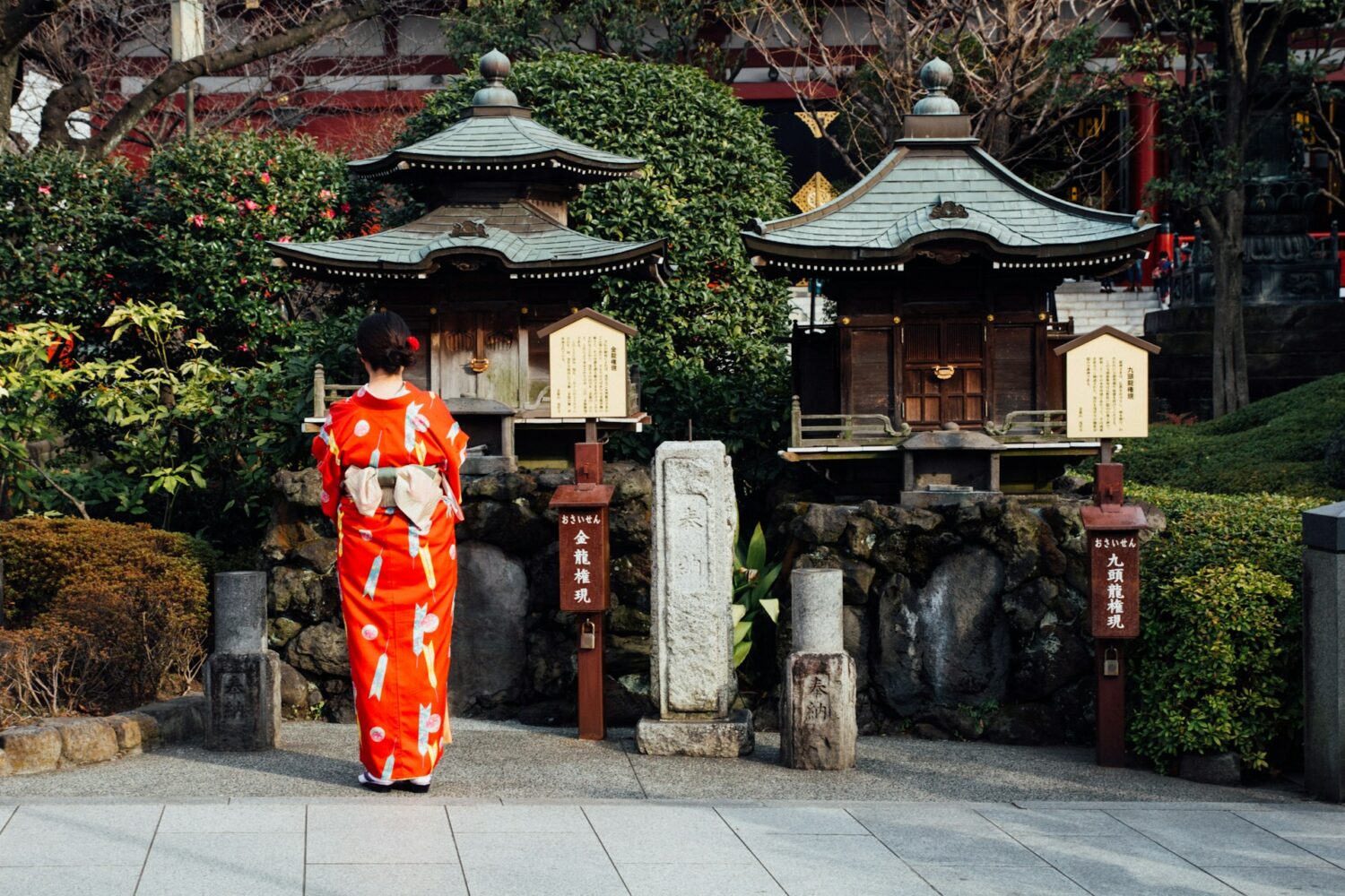 Books about Japan | Roads and Destinations