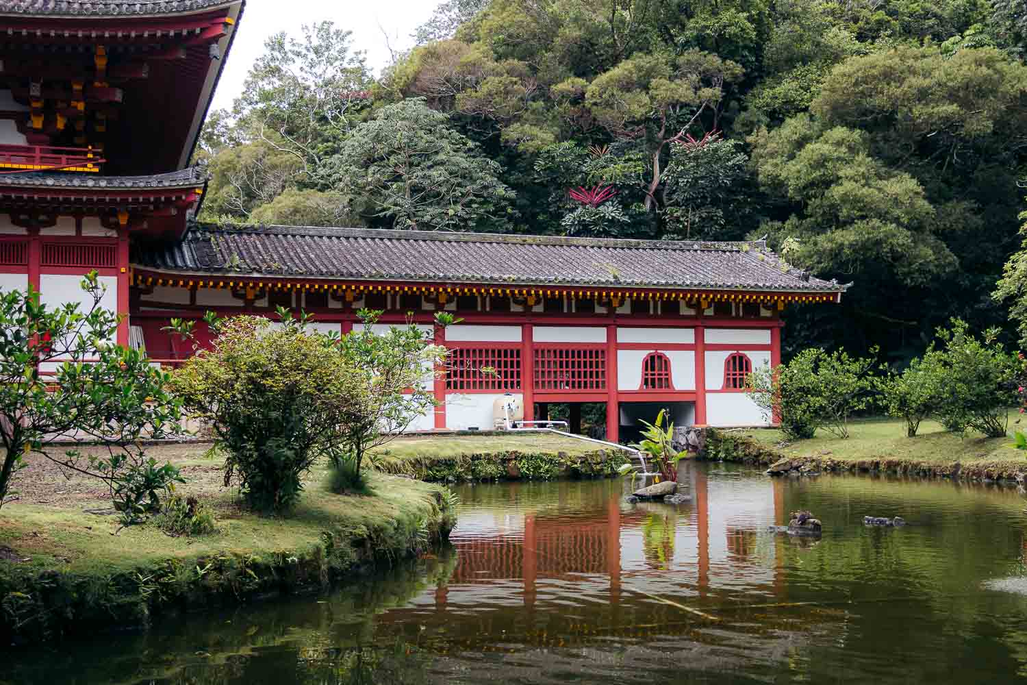 Byodo-In Temple, Oahu | Roads and Destinations